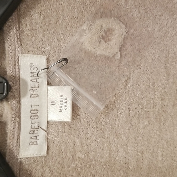 BAREFOOT DREAMS Bamboo Chic Lite Ombre Calypso Wrap Cardigan Stone Cocoa 1X NWT - Picture 10 of 14